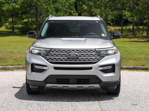Used 2023 Ford Explorer Limited w/ Equipment Group 301A RWD image 2