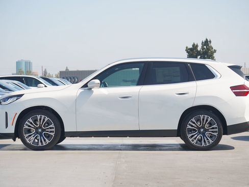 Used 2025 BMW X3 xDrive30i w/ Convenience Package image 4