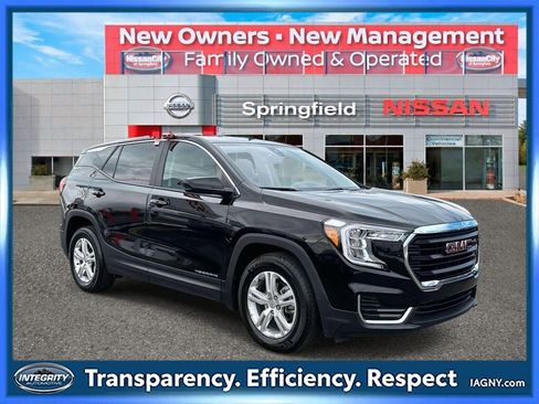 Used 2024 GMC Terrain SLE image 1