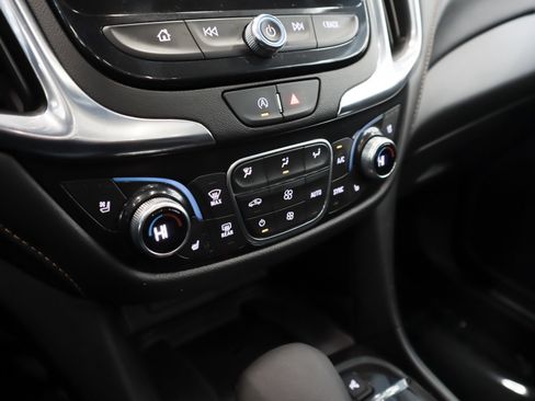 Used 2022 Chevrolet Equinox Premier image 24