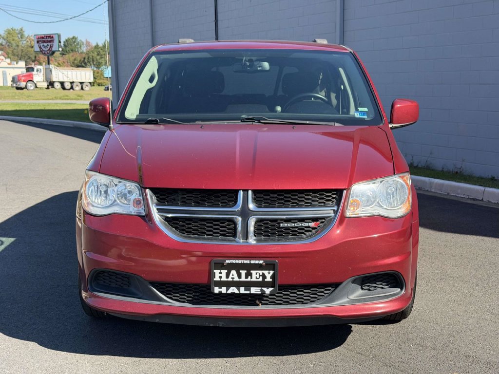 Used 2016 Dodge Grand Caravan SXT w/ UConnect Hands-Free Group FWD image 22