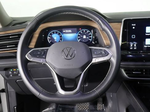 Used 2025 Volkswagen Atlas SE AWD/4WD image 39