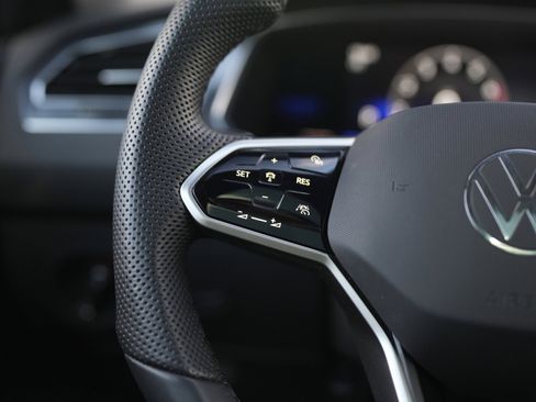 Certified 2022 Volkswagen Tiguan SE R-Line image 19