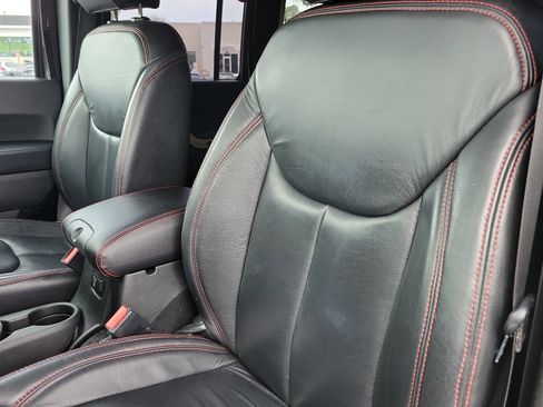 Used 2016 Jeep Wrangler Unlimited Sahara image 5