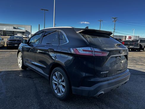 Used 2019 Ford Edge Titanium image 3