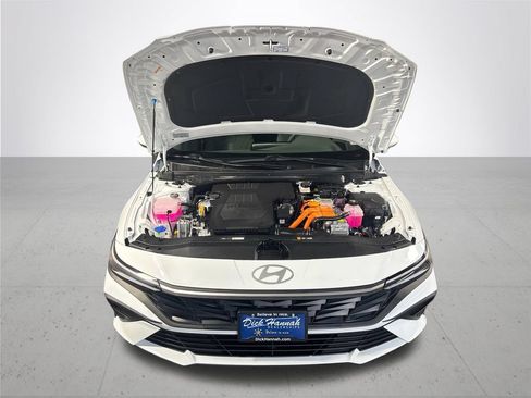 Used 2025 Hyundai Elantra Hybrid FWD image 21