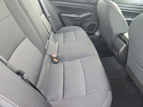 Used 2024 Nissan Altima 2.5 SV w/ SV Premium Package image 10