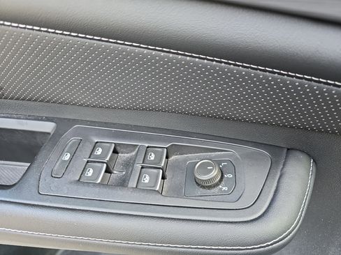 Used 2024 Volkswagen Atlas Cross Sport SE w/ Panoramic Sunroof Package image 29