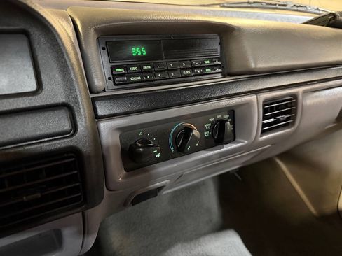 Used 1997 Ford F250 4x4 Regular Cab Heavy Duty image 39