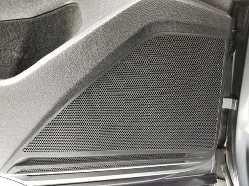 Used 2022 Volkswagen Tiguan SE w/ Panoramic Sunroof Package image 46