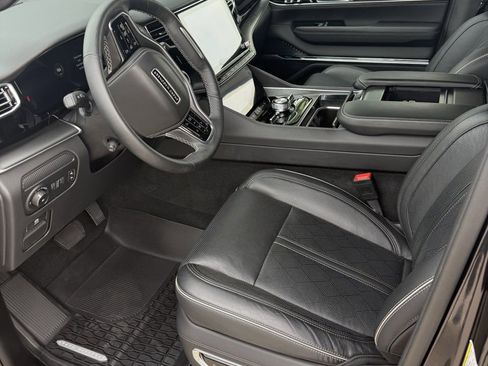 Used 2025 Jeep Grand Wagoneer L Series II Obsidian w/ Quick Order Packagew 28T image 5