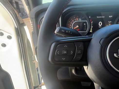 Used 2024 Jeep Gladiator Rubicon w/ Convenience Group image 24