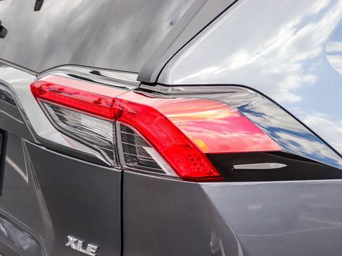Certified 2020 Toyota RAV4 XLE w/ Carpet Mat Package FWD image 8