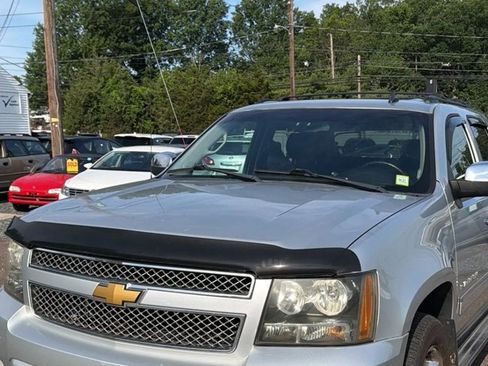 Used 2012 Chevrolet Avalanche LTZ AWD/4WD image 30