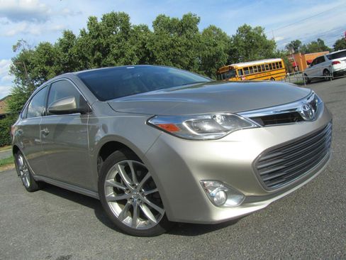 Used 2015 Toyota Avalon XLE Touring FWD image 2