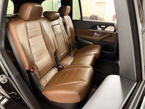 Used 2025 Mercedes-Benz GLS 450 4MATIC image 41