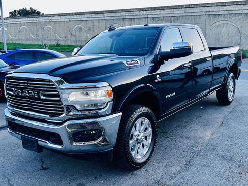 Used 2020 RAM 3500 Laramie image 9