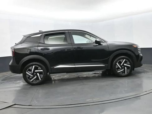 Used 2025 Nissan Kicks SV FWD image 4