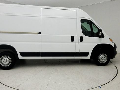 Used 2026 RAM ProMaster 2500 w/ Convenience Group FWD image 9