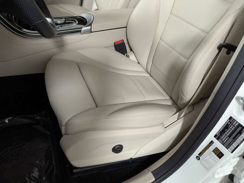 Used 2019 Mercedes-Benz GLC 300 4MATIC image 17