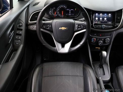 Used 2020 Chevrolet Trax LT w/ LT Convenience Package FWD image 15