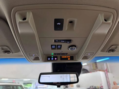 Used 2018 Cadillac Escalade ESV Premium Luxury AWD/4WD image 28