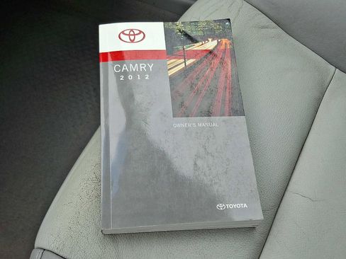 Used 2012 Toyota Camry XLE w/ Leather Pkg FWD image 26