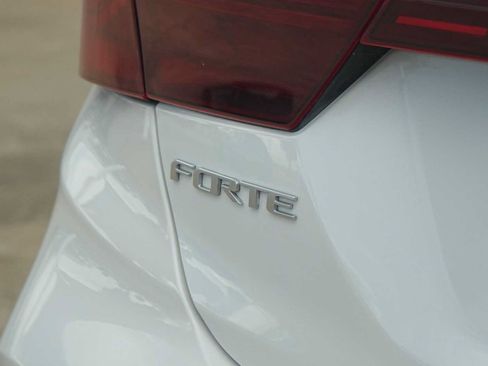 Used 2023 Kia Forte LXS FWD image 8