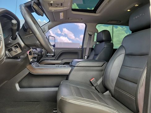 Used 2017 GMC Sierra 2500 Denali w/ Duramax Plus Package AWD/4WD image 12
