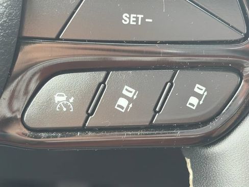 Used 2024 Chrysler Pacifica Limited FWD image 47