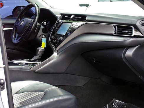 Used 2020 Toyota Camry SE FWD image 38