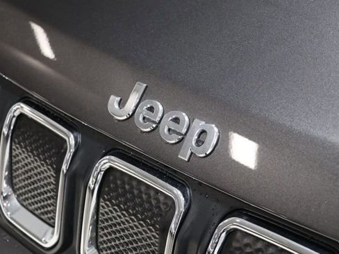 Used 2022 Jeep Compass Latitude w/ Sun and Sound Group AWD/4WD image 10