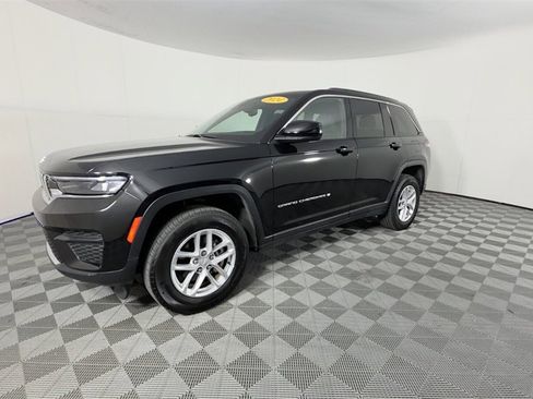 Certified 2024 Jeep Grand Cherokee Laredo X image 8