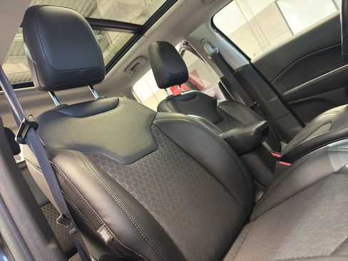 Used 2019 Jeep Compass Altitude AWD/4WD image 22