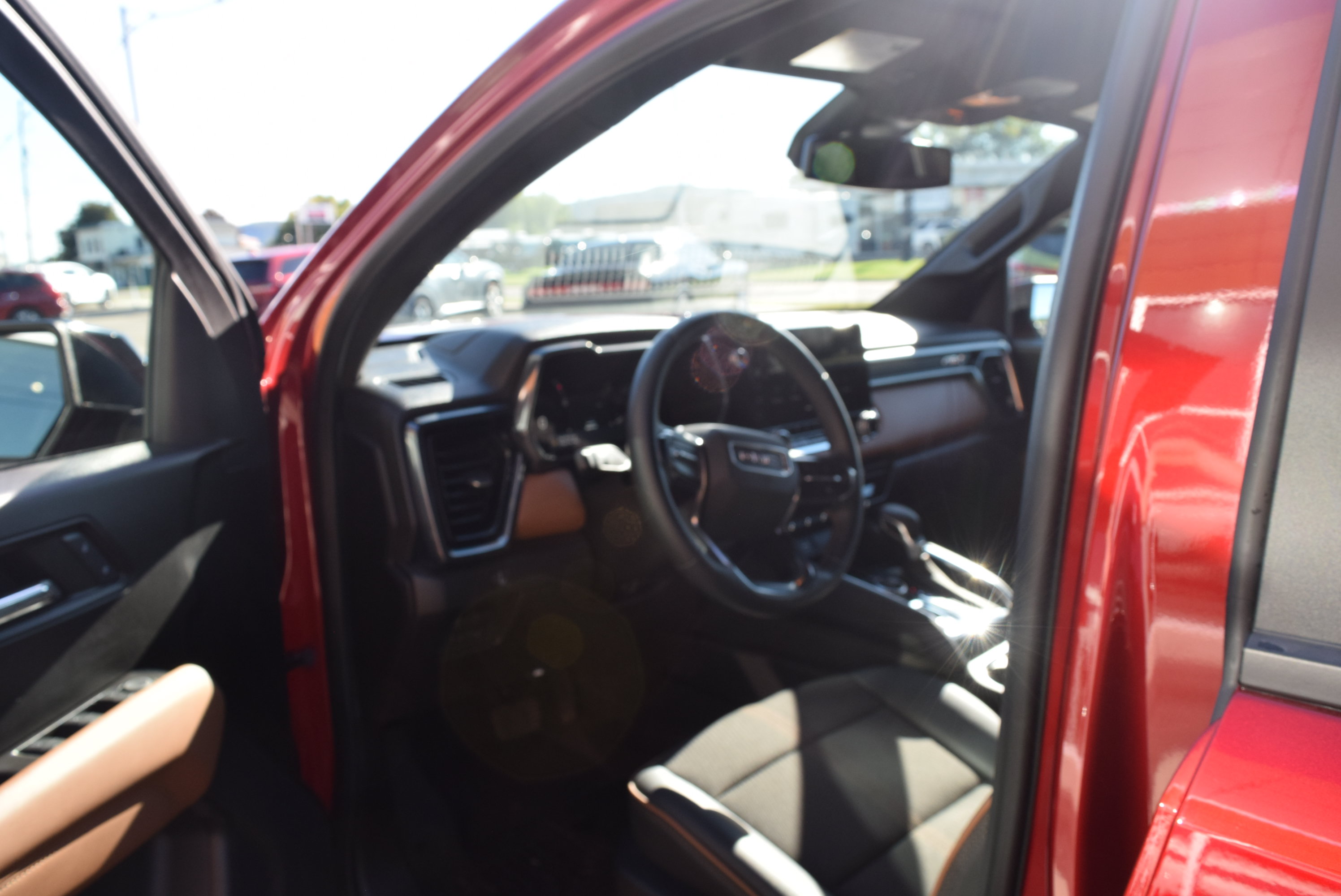 Used 2024 GMC Canyon AT4 AWD/4WD image 9
