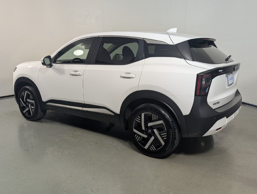Used 2025 Nissan Kicks SV FWD image 6