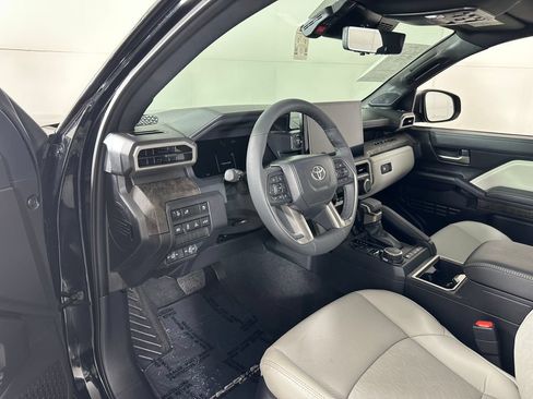 Used 2025 Toyota Tacoma Limited AWD/4WD image 16