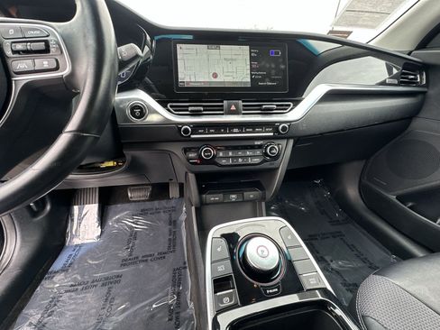 Used 2022 Kia Niro EX image 24