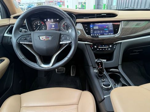 Used 2024 Cadillac XT6 Sport image 11