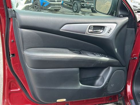 Used 2019 Nissan Pathfinder SL image 9