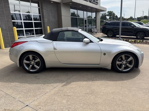 Used 2008 Nissan 350Z Touring RWD image 11