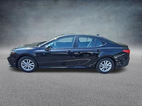 Used 2025 Toyota Camry LE FWD image 5