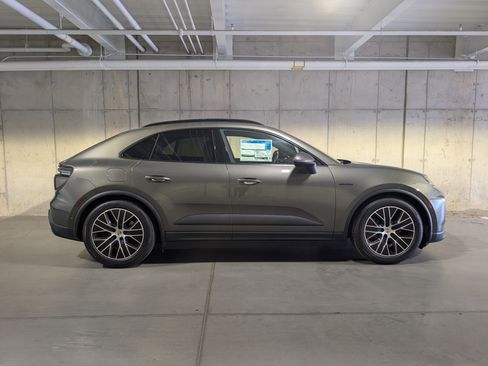 New 2026 Porsche Macan 4 Electric AWD/4WD image 10