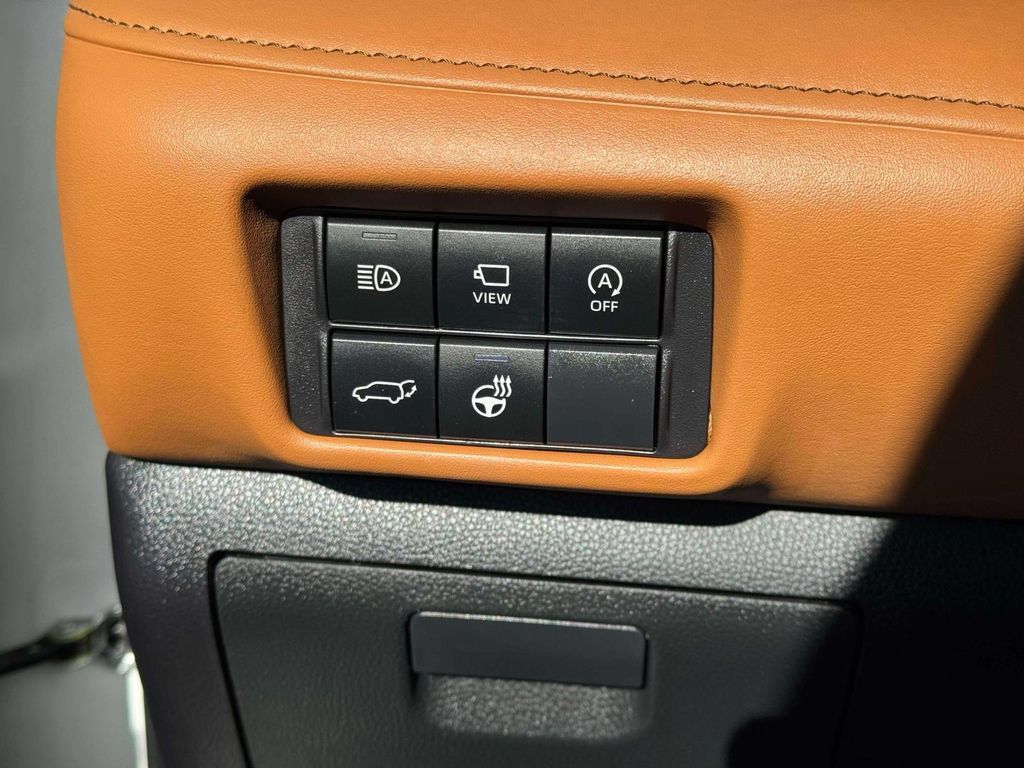 Used 2023 Toyota Highlander Platinum AWD/4WD image 22