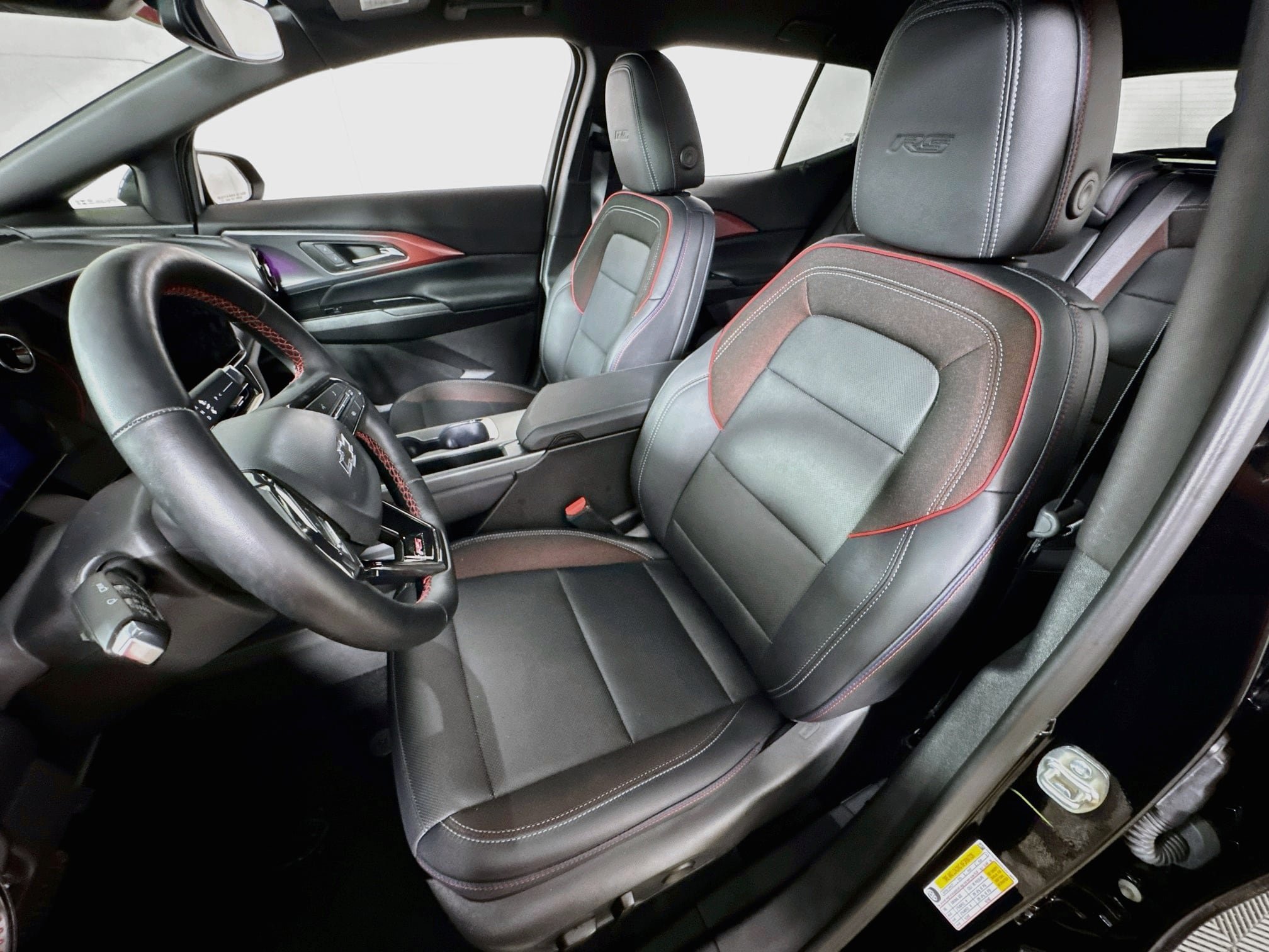 Used 2025 Chevrolet Equinox EV RS FWD image 14