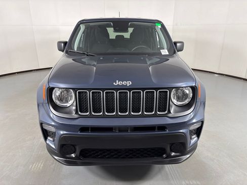 Used 2023 Jeep Renegade Latitude AWD/4WD image 3
