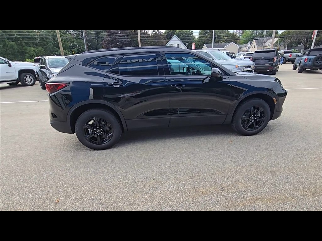 New 2026 Chevrolet Blazer LT w/ Midnight/Sport Edition AWD/4WD image 9