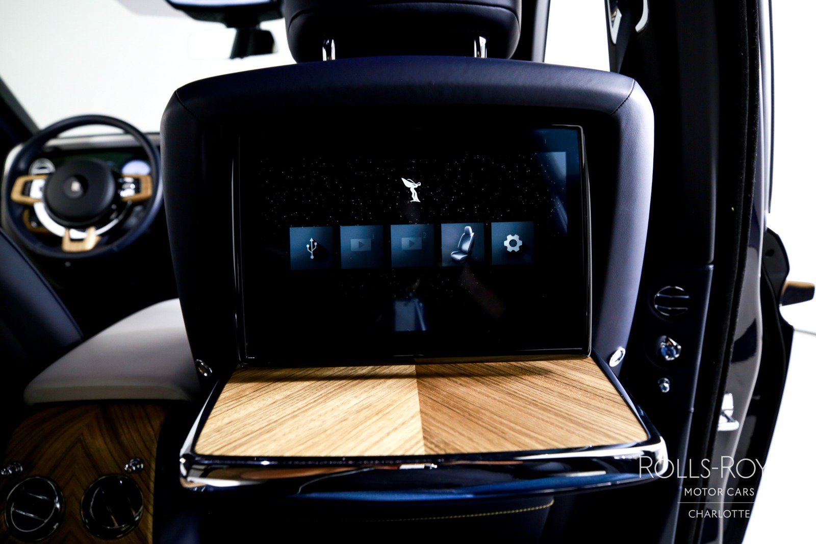 Certified 2025 Rolls-Royce Cullinan AWD/4WD image 34