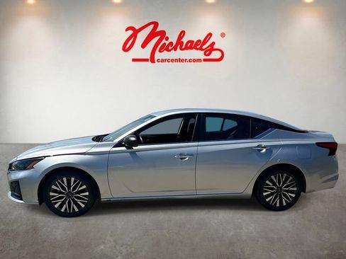 Used 2024 Nissan Altima 2.5 SV FWD image 5