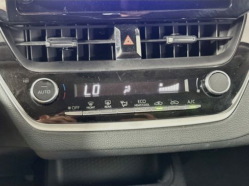 Used 2025 Toyota Corolla LE FWD image 23